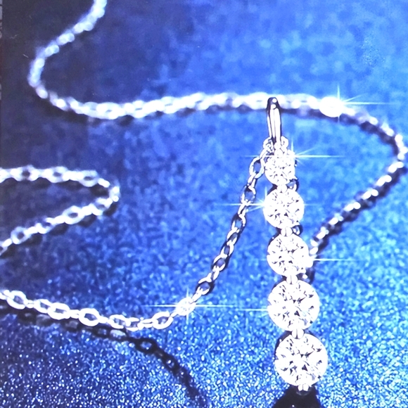 Elegant Silver Necklace with Sparkling Accents - Picture 3 of 3